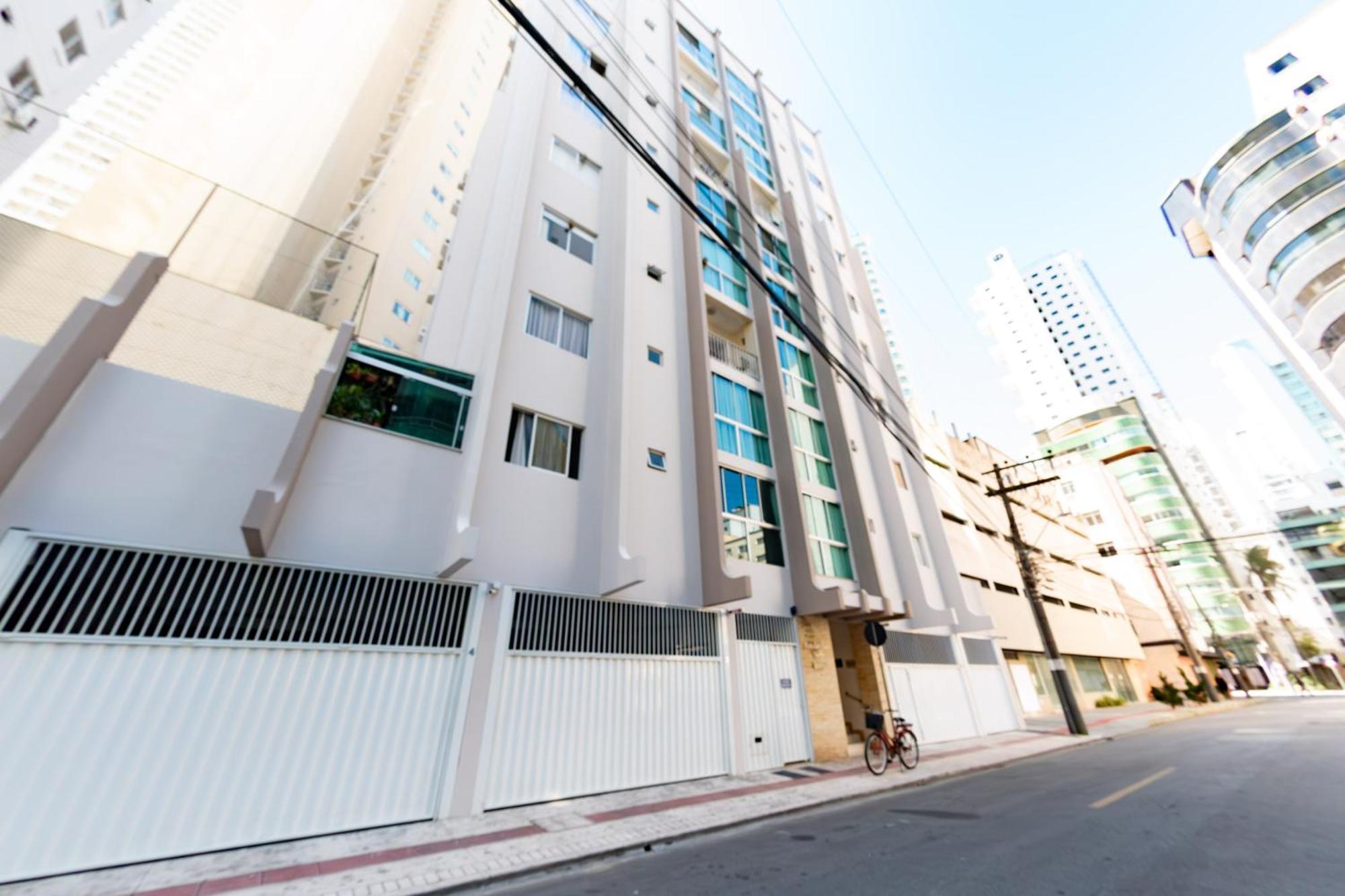 Apartamento A 1 Quadra Do Mar Em Bs1841 *